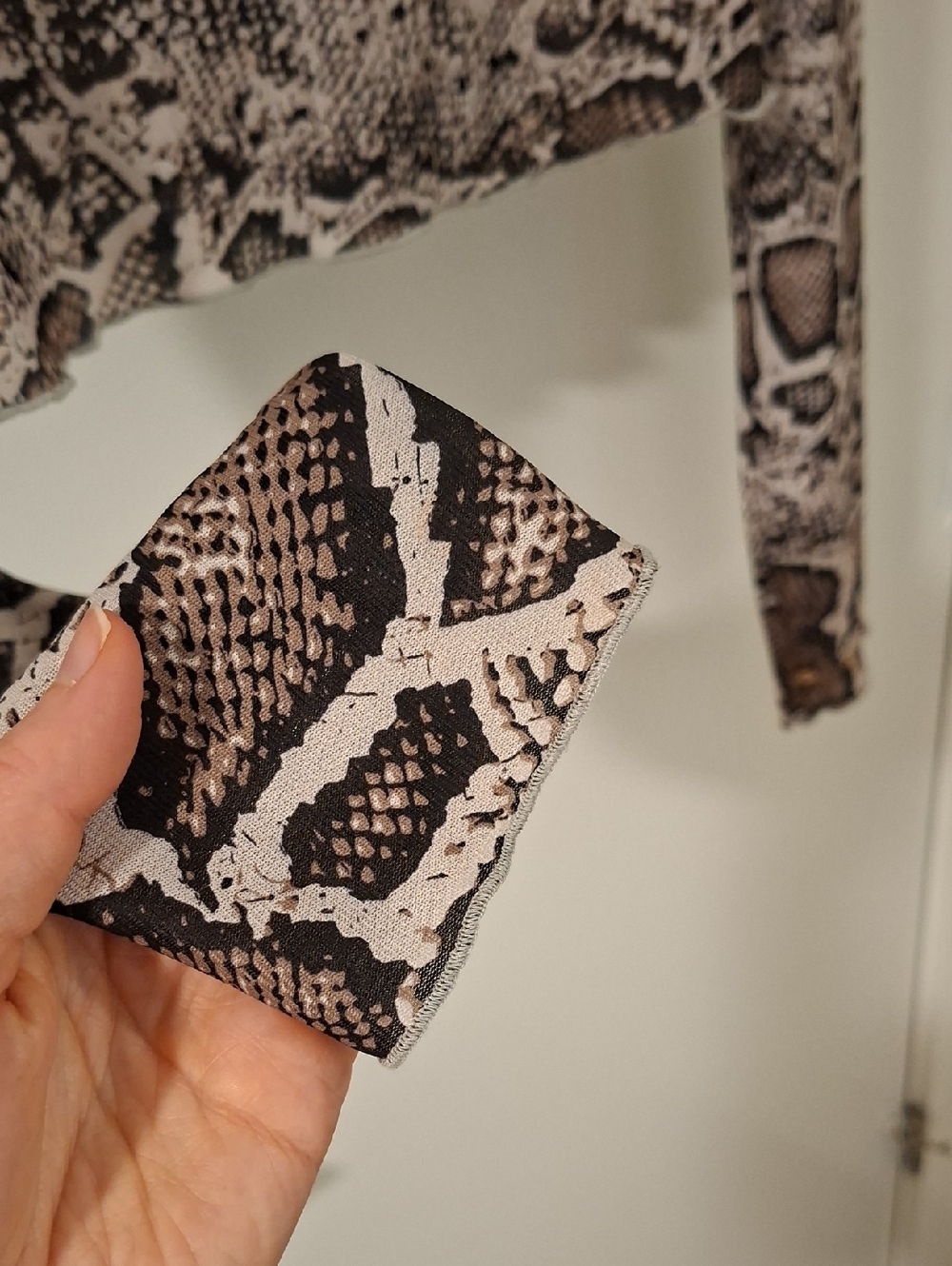 Y2K Brown & Tan Sheer Snakeskin Mockneck Lettuce-hem Crop Top (Size S) - Picture 5 of 6
